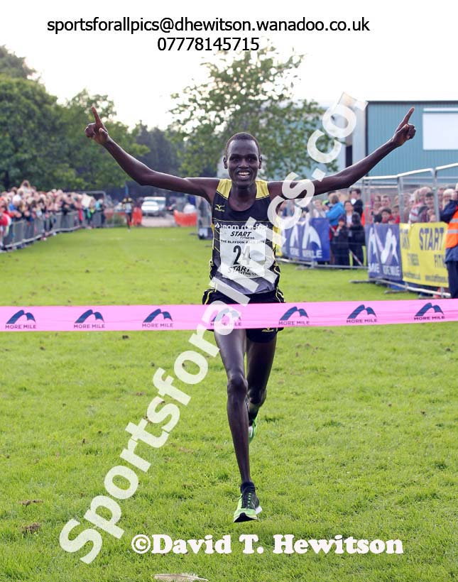 Peter Emase wins the 2014 Blaydon Races. Photo: David T. Hewitson/Sports for All Pics